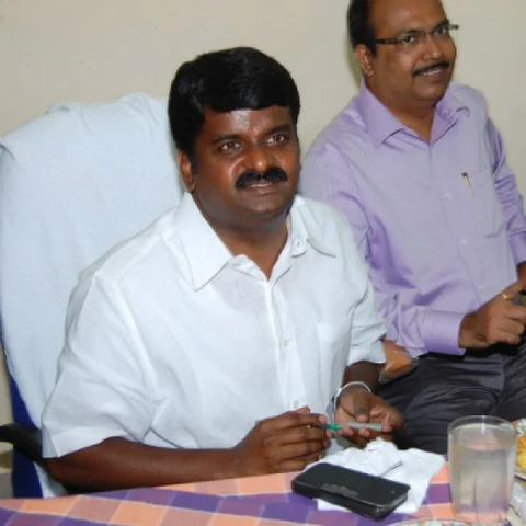 நீட் தேர்வு விவகாரம்: பிரகாஷ் ஜவடேகரைச் சந்தித்தனர் தமிழக அமைச்சர்கள்!