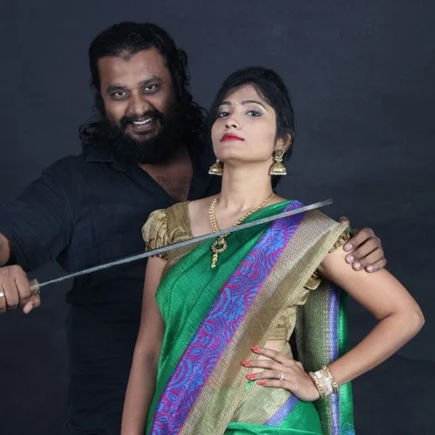 'பிக்பாஸ் ஜூலி இப்போது விளம்பரத்திலும்!' - காரணம் சொல்லும் இயக்குநர்