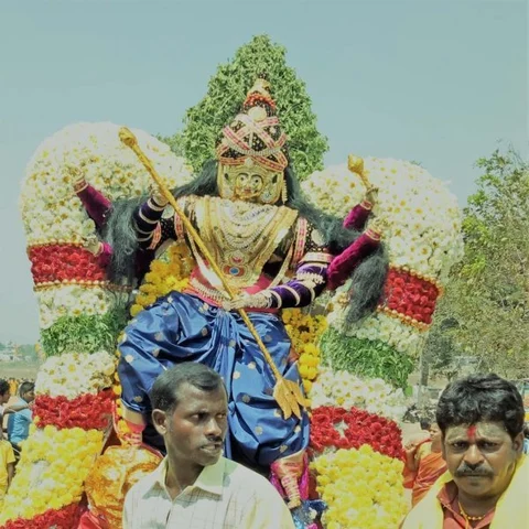 `நாளை மயானக்கொள்ளை திருவிழா!’ - களைக்கட்டியது வேலூர்