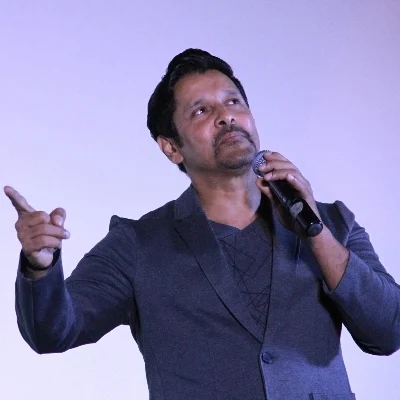 ’ரெமோ’ விக்ரமைப் புகழ்ந்த ரெமோ சிவகார்த்திகேயனும், ப்ரேமம் நிவின் பாலியும்! - இருமுகன் இசைவிழா