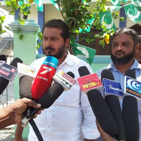 `தமிழர்களைப் பிரதமர் மோடி கிள்ளுக்கீரையாக நினைக்கிறார்!' - தமிமுன் அன்சாரி தாக்கு