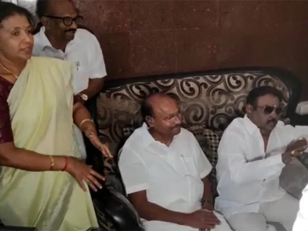 `சந்திப்பு நன்றாகவே முடிந்தது; தொகுதிப் பங்கீடு குறித்து பேசல!'- விஜயகாந்த் இல்லத்தில் ராமதாஸ்