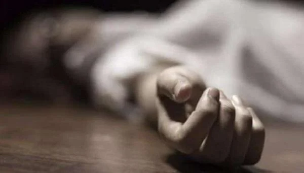 வகுப்பறையில் கொல்லப்பட்ட தலைமை ஆசிரியர்! - மாணவர்கள் கண்முன்னே நடந்த பயங்கரம்