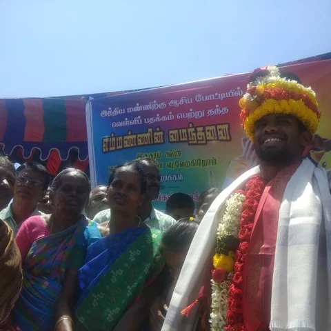 ‘பரிவட்டம் கட்டி மேள தாளத்துடன் ஊர்வலம்’ - தடகள வீரர் தருண் அய்யாசாமி்க்கு உற்சாக வரவேற்பு