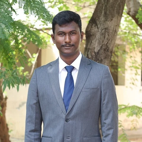 `முதல் முயற்சியிலேயே சோர்ந்துவிடாதீர்கள்!’ - ஆறாவது முயற்சியில் வென்ற பாலசந்தர் IAS