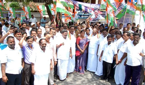 ரங்கசாமி் பதவி விலகக் கோரி காங்கிரஸ் ஆர்ப்பாட்டம்