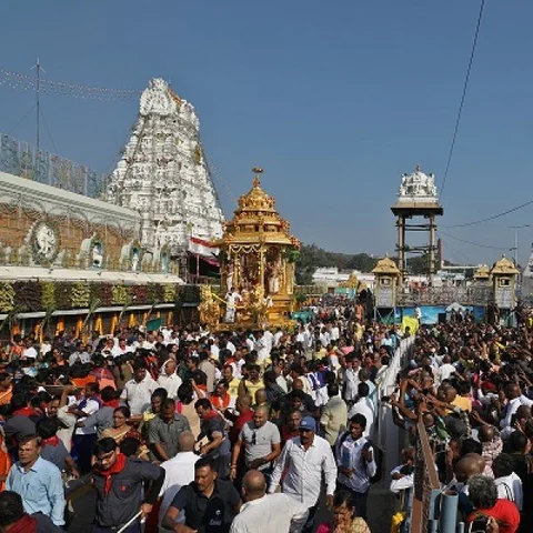 திருப்பதி சர்வதரிசன டோக்கன் நள்ளிரவு அல்ல, அதிகாலை 4 மணிக்கு வழங்கப்படும்!