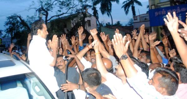 ‘கஜா புயல் தாக்கம்’ - புதுக்கோட்டையில் ஸ்டாலின் ஆய்வு