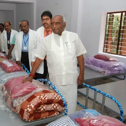 `செத்த வீட்டில் அரசியல் நடத்துவது மானங்கெட்ட பிழைப்பு!’ - ராஜேந்திர பாலாஜிக்கு பொன்.ராதாகிருஷ்ணன் பதிலடி