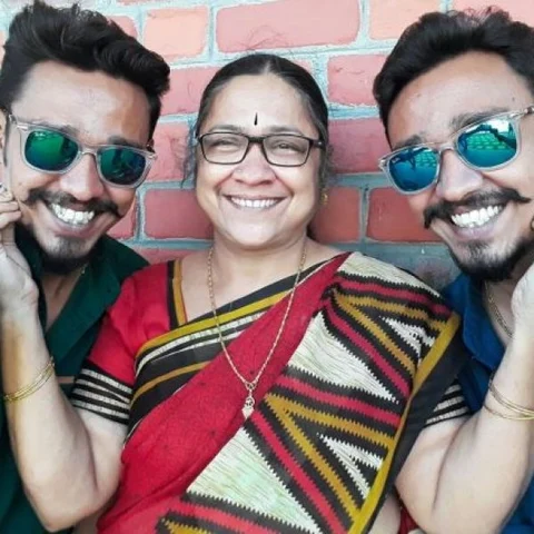 “ட்வின்ஸ் மருமகள்களுக்காக வெயிட்டிங்!” சின்னத்திரை ட்வின்ஸ் சகோதரர்களின் அம்மா