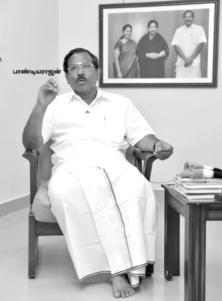 கருணாநிதியால் மதுவிலக்கைக் கொண்டுவர முடியாது!