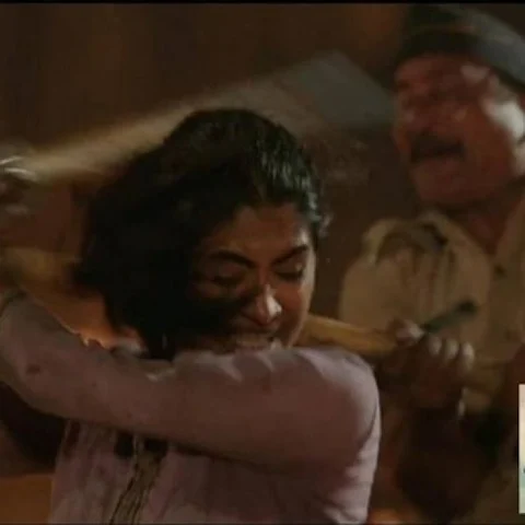 அவிழ்க்கப்பட்ட சுடிதாருக்குப் பதில் லத்தியைக் கையில் எடுத்தாளே அவள்...நன்றி இரஞ்சித்! #Kaala