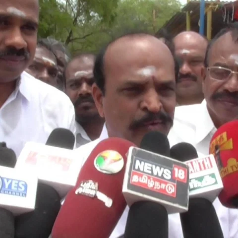 `வரலாறு தெரிந்துகொண்டு பேசுங்கள்'- ரஜினியை விமர்சிக்கும் கடம்பூர் ராஜு