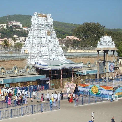 திருப்பதியில் இன்று முதல் பிளாஸ்டிக் பயன்பாட்டுக்குத் தடை!