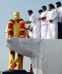 திருச்சியில் ராமஜெயம் சிலைத் திறப்பு! (படங்கள்)