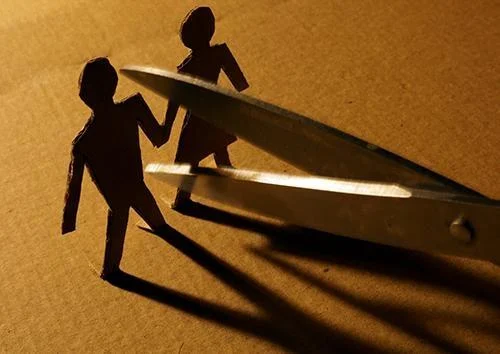 `பப்ஜி விளையாடத் தடை விதித்துவிட்டார்!' - கணவரிடமிருந்து விவாகரத்து கேட்கும் மனைவி