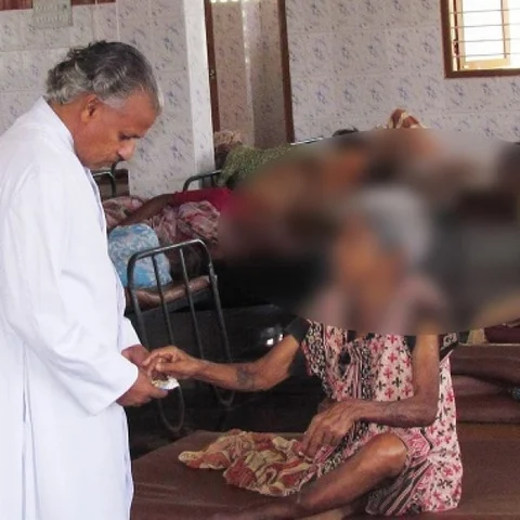 ஆய்விற்காக முதியவர்கள் ஆம்புலென்ஸில் கடத்தல்? உத்திரமேரூரில் தொடரும் சர்ச்சை!