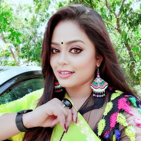 `` `புதுப்பேட்டை' சினேகாவுடைய குரல் என்னுடையது!" - `வந்தாள் ஶ்ரீதேவி' தேவி பிரியா