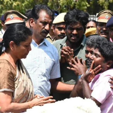 சுப்பிரமணியன், சிவசந்திரன் உடல்களுக்குத் தலைவர்கள் அஞ்சலி! - திருச்சி விமான நிலையத்தில் கதறிய உறவினர்கள்