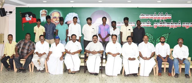 கட்சியை கலைத்துவிட்டு அ.தி.மு.க.வில் இணைந்த தலைவர்!