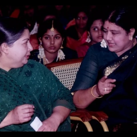சசிகலா-சோதிடர்-சேவல் சின்னம்! சசிகலா,ஜெயலலிதாவின் உடன்பிறவாச் சகோதரியான கதை, அத்தியாயம் - 32