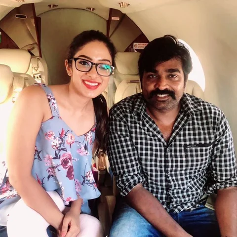 `பொட்டேட்டோ சிப்ஸ் கொடுத்ததும், டயட்ல இருக்கீங்களா'னு கேட்டேன்’ - விஜய்சேதுபதியுடன் தியா பயணம்!