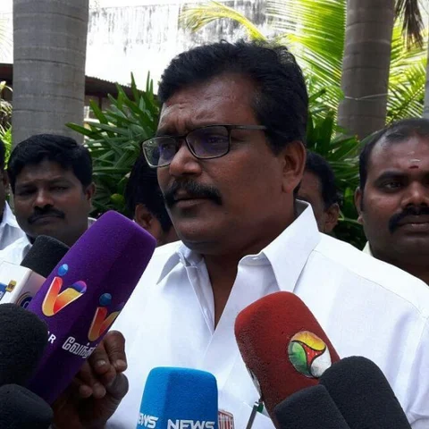 `இதெல்லாம் தி.மு.க ஐ.டி விங் பண்ற வேலை!’ - கொதிக்கும் தங்க தமிழ்ச்செல்வன்