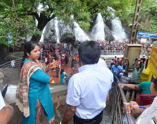 `குற்றால அருவியில் ஷாம்பு, எண்ணெய் பயன்படுத்தினால் நடவடிக்கை’ - மாவட்ட ஆட்சியர் எச்சரிக்கை!