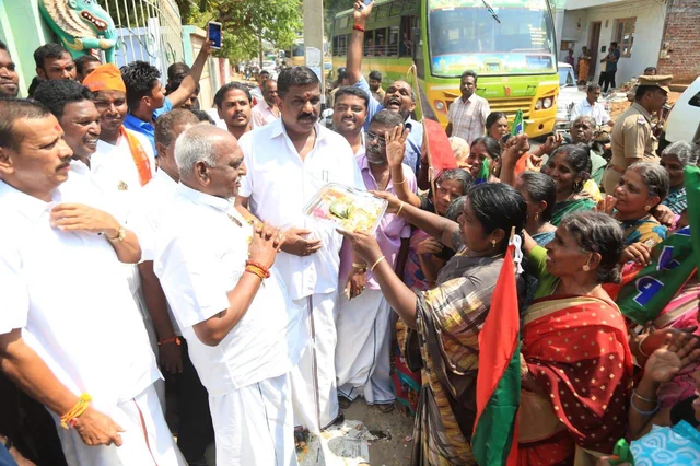 `வடை சுடுவதையும் அடை சுடுவதையும் வைத்து முதல்வர் ஆகிவிட முடியுமா?’ - பொன்னார் கிண்டல்!