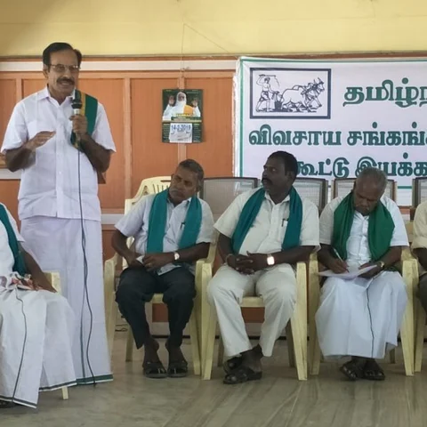 `பி.ஜே.பி, காங்கிரஸை தமிழகத்தைச் சேர்ந்த கட்சிகள் ஒதுக்க வேண்டும்!’ - குரல் கொடுக்கும் விவசாயிகள் சங்கம்