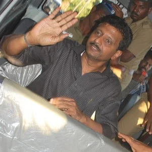 சசிகலா சகோதரர் திவாகரன் மன்னார்குடியில் கைது!