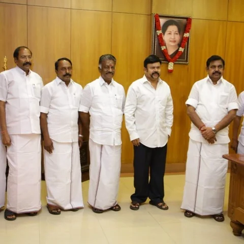 `சமரசம் செய்துகொள்ளவில்லை; கட்சிதான் முக்கியம்!’ - அ.தி.மு.க-வில் மீண்டும் இணைந்த கே.சி.பழனிசாமி