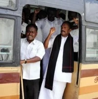 ஸ்டெர்லைட்டை மூடக்கோரி கலெக்டர் அலுவலகம் முற்றுகை: வைகோ கைது (படங்கள்)
