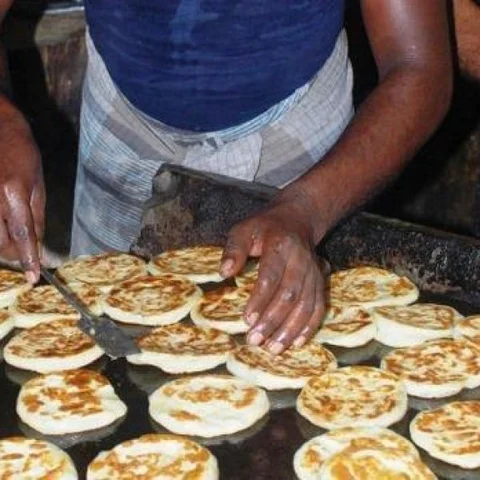 `எங்க ஊர்ல 5 ரூபாய்; உங்க ஊர்ல 30 ரூபாயா?' - குரோம்பேட்டையில் ஹோட்டலை சூறையாடிய நெல்லை மாணவர்கள்