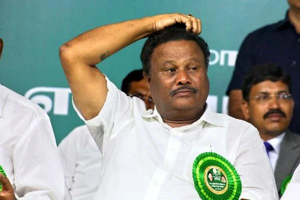 ``வாஜ்பாய் அருமையான பட்ஜெட்டை அறிவித்துள்ளார்” -மேடையில் உளறிய அமைச்சர் திண்டுக்கல் சீனிவாசன்