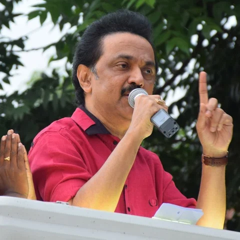 ` பணம் விளையாடும், சீட் தர வாய்ப்பில்லை!’ - தஞ்சை அஞ்சுகத்துக்கு ஆறுதல் கூறிய ஸ்டாலின்