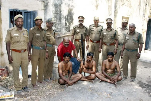 மான் வேட்டையாடிய முன்னாள் துணை கமிஷனர் உள்பட 4 பேர் கைது