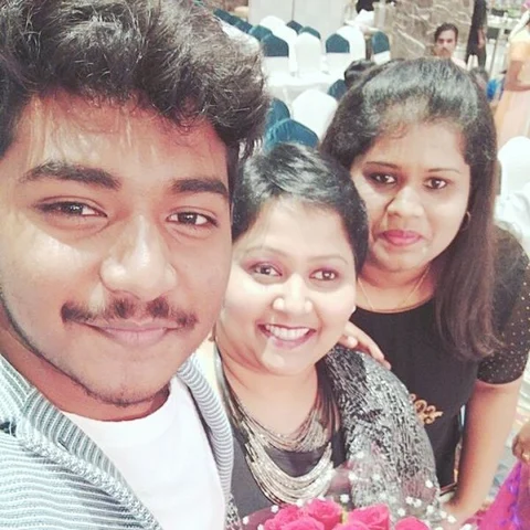 ``அரசியல்வாதி ஆனபிறகுதான் என் கணவருக்குச் சறுக்கலா?!" - `கிரேஸ்' கருணாஸ்