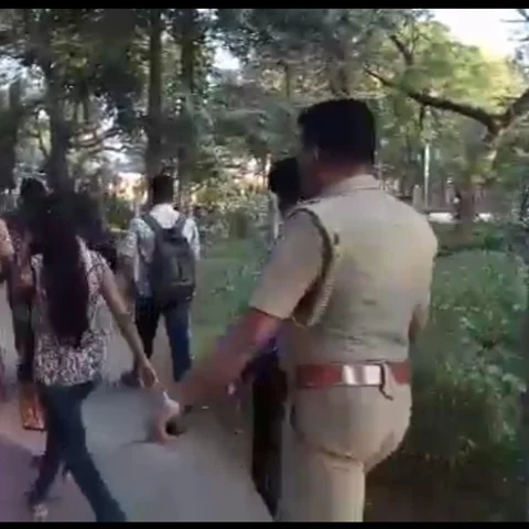 ராஜாஜி பூங்காவில் காதலர்களை அதிரவிட்ட தல்லாகுளம் போலீஸ்!