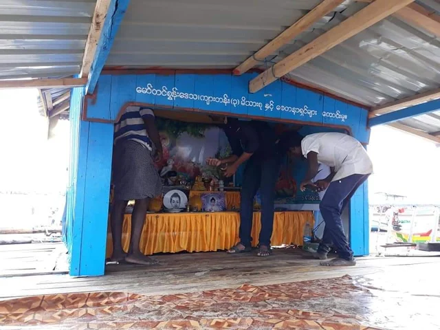 நாகையில் கரை ஒதுங்கிய வெளிநாட்டு மர்மப் படகு? ஆர்வமுடன் செல்ஃபி எடுத்த பொதுமக்கள்