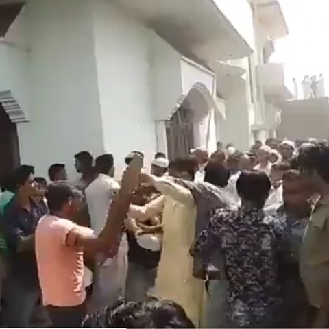 காங்கிரஸ் பிரசாரக் கூட்டத்தில் பிரியாணிக்காக நடந்த அடிதடி! - 9 பேர் கைது