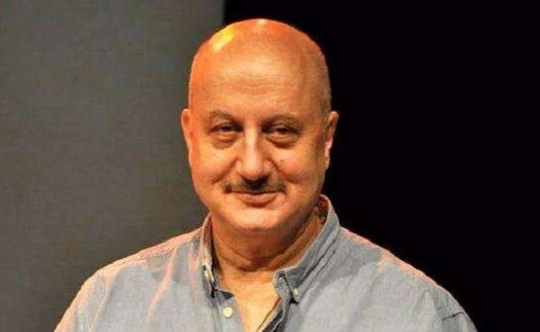 `ஒரு பேப்பரைத்தான் காட்டினார், வாயடைத்துப்போனார்!'- ஓட்டு கேட்ட நடிகரை பதறவைத்த நபர்