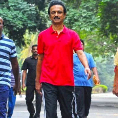 குடும்பத்தை நேசித்தால் புகைப்பதை நிறுத்துங்கள்