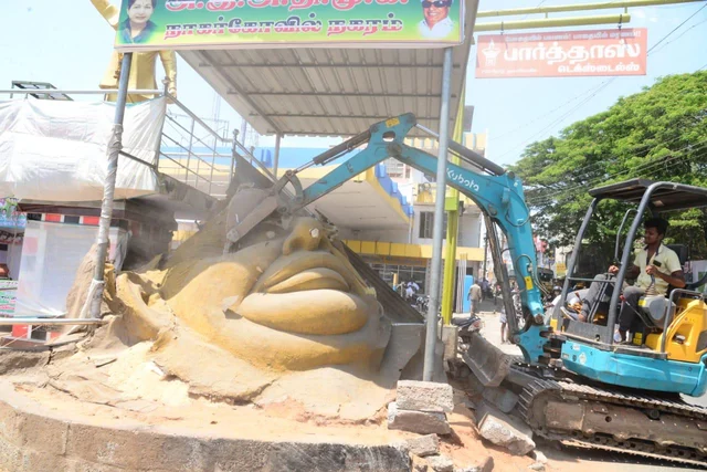ஜெயலலிதா மணல் சிற்பம், ராகுல் காந்தி வரவேற்பு பதாகை அகற்றம் நாகர்கோவிலில் அதிரடித்த அதிகாரிகள்!