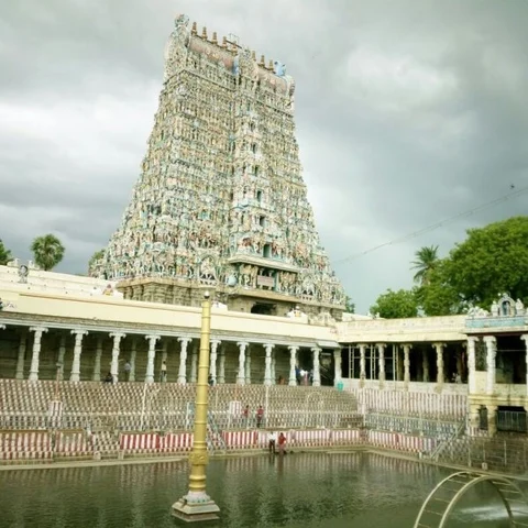 கல் தூண்கள்... காலபைரவர் சிலை சிதைக்கப்பட்டதா? மதுரை மீனாட்சியம்மன் கோயிலில் என்னதான் நடக்கிறது?
