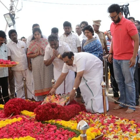ஆதங்கத்தில் அழகிரி... கனிமொழிக்குப் பதவி?- முடிவுக்கு வராத கோபாலபுரம் மோதல்!