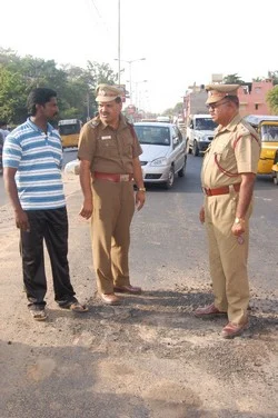 திருவள்ளூரில் விஷவாயு தாக்கி 3 தொழிலாளர்கள் பலி (படங்கள்)