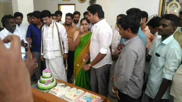 ஆர்ப்பாட்டமில்லாமல் நடந்த பிறந்தநாள் விழா! அரசியலுக்கு அடித்தளம்போடுகிறாரா ஜெயானந்த்?