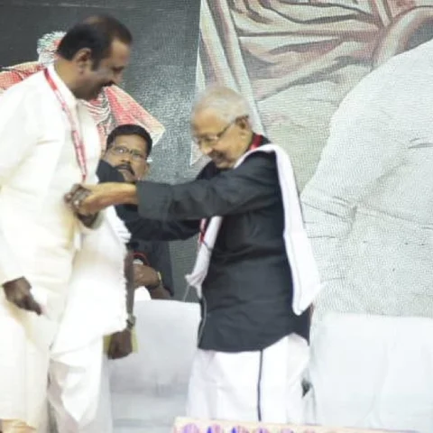 `15 ஆண்டுகளில் மனித உறுப்புகள் கடைகளில் விற்கப்படும்!' - வைரமுத்து