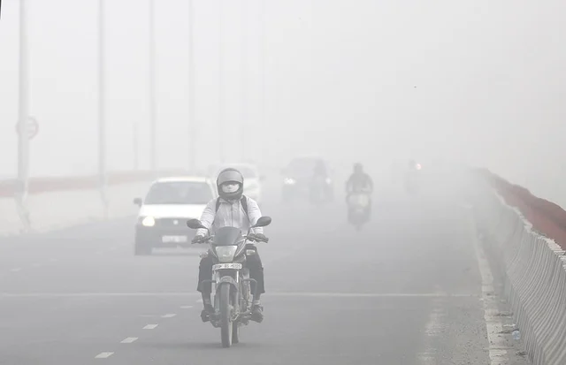 பட்டாசுக்குத் தடை... ஆனாலும் டெல்லி காற்று மாசுக்குக் காரணம் என்ன? #DelhiSmog